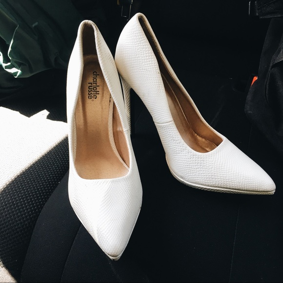 WHITE SNAKESKIN PUMPS - Picture 3 of 3